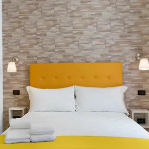 Bed and breakfast Rainbow Napoli, Nápoles